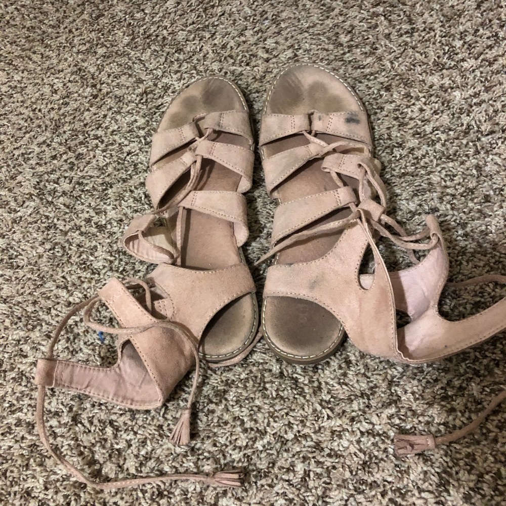 Gap sandal